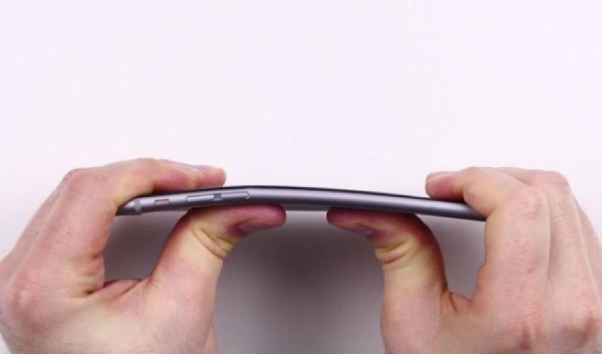 New iPhone 6 owners complain it BENDS after a few days in your pocket - VIDEO New iPhone 6 owners complain it BENDS after a few days in your pocket - VIDEO