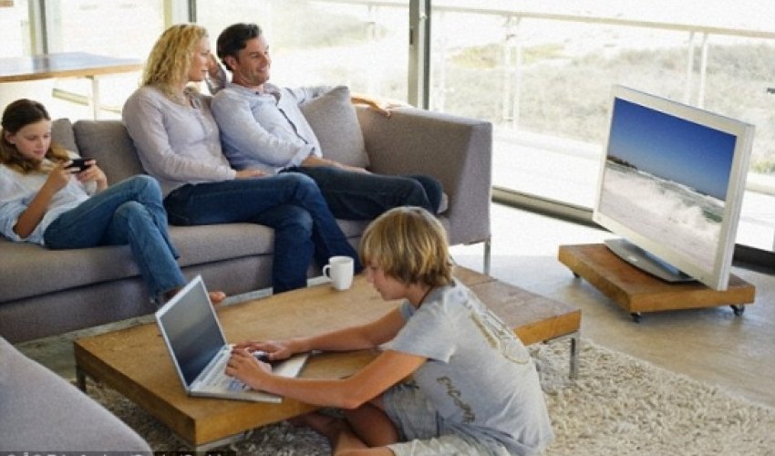 Multi-tasking makes your brain smaller Multi-tasking makes your brain smaller