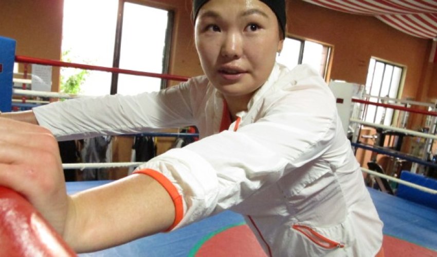 'Defector Girl Boxer' fights for the South - PHOTO