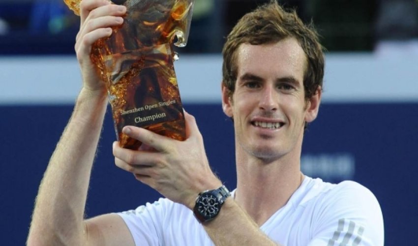 Murray beats Robredo to win first title in 15 months