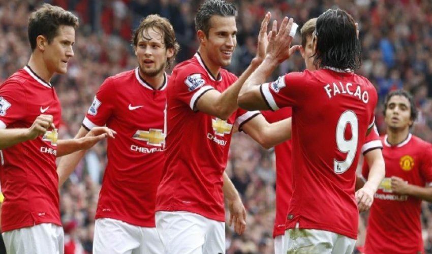 Van Persie urges Manchester United to kick on