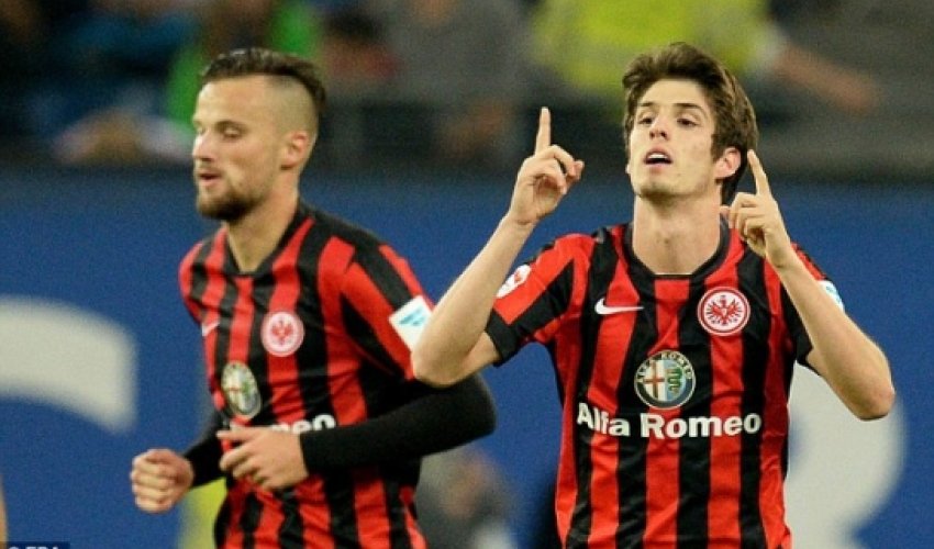 Chelsea loanee scores stunning last-minute free-kick for Frankfurt Chelsea loanee scores stunning last-minute free-kick for Frankfurt