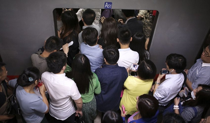 Incredible images capture rush hour around the globe - PHOTO
