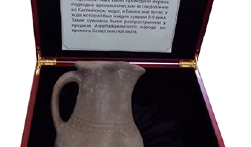 İlham Əliyev muzeyə saxsı qab hədiyyə etdi - FOTO