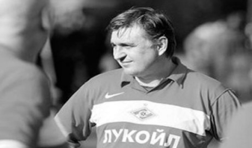 Məşhur futbolçu vəfat etdi