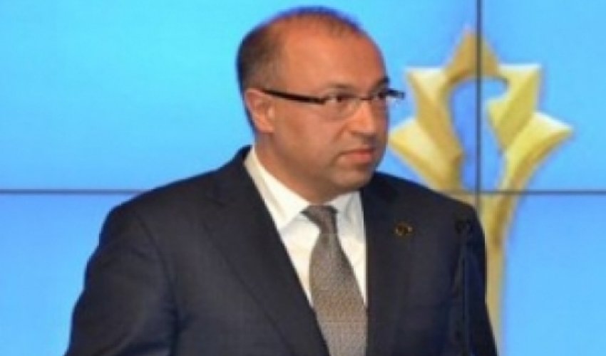 Yeni rəis metroya xüsusi liftlər quraşdırır Yeni rəis metroya xüsusi liftlər quraşdırır