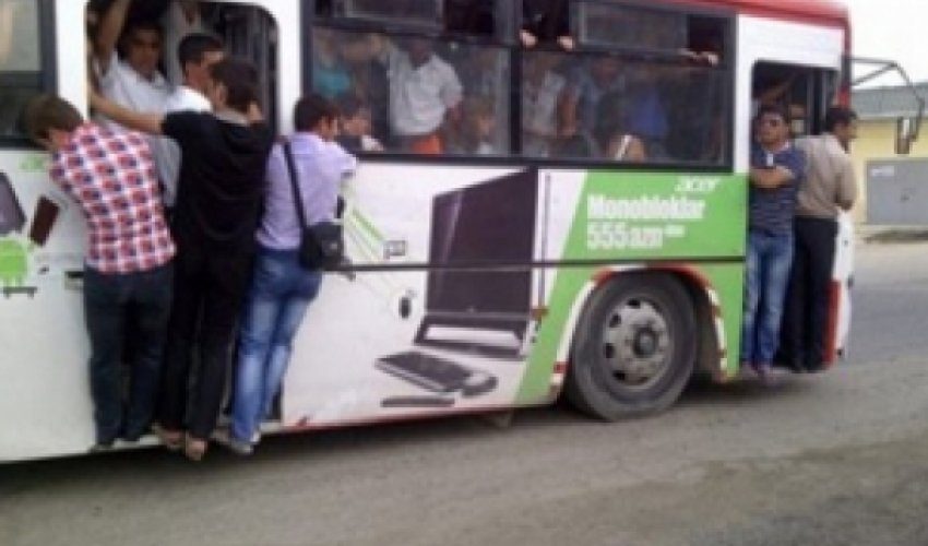 Avtobuslarda qiyməti kim qaldırır? Avtobuslarda qiyməti kim qaldırır?