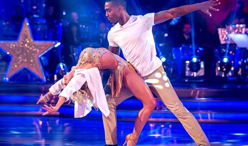 Viewers' backlash against the Strictly siren - PHOTO+VIDEO