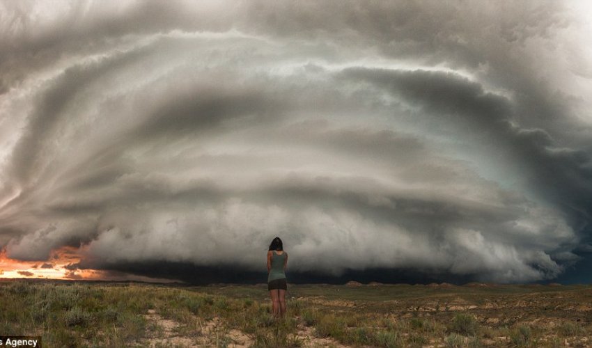 Couple chase extreme weather conditions to create perfect storm photos - PHOTO