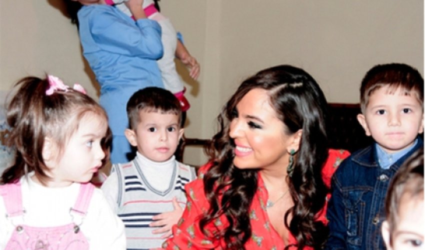 Leyla Əliyeva uşaqlarla