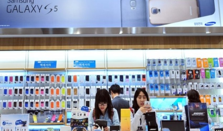 Samsung Electronics profit falls to lowest in three years