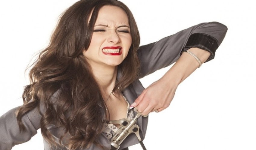 Use your shoe to open that bottle of wine - VIDEO