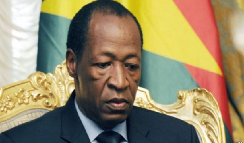 Etirazçılar prezidenti devirdilər