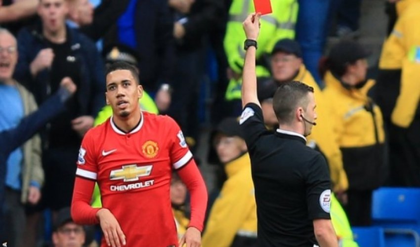 Man Utd: Louis van Gaal angry at 'stupid' Chris Smalling