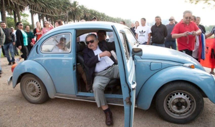 Ərəb şeyxi prezidentin şəxsi avtomobilinə müştəri çıxdı - FOTO