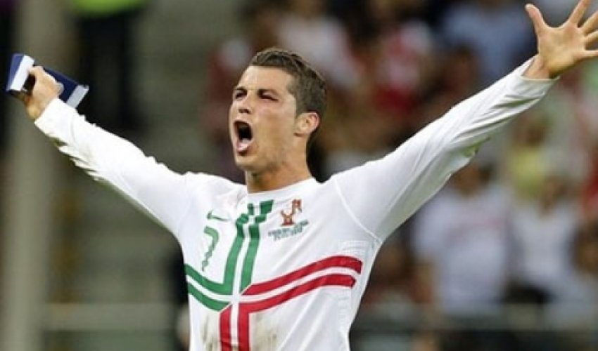 Ronaldo ermənilərlə oyunda bunu da bacardı Ronaldo ermənilərlə oyunda bunu da bacardı