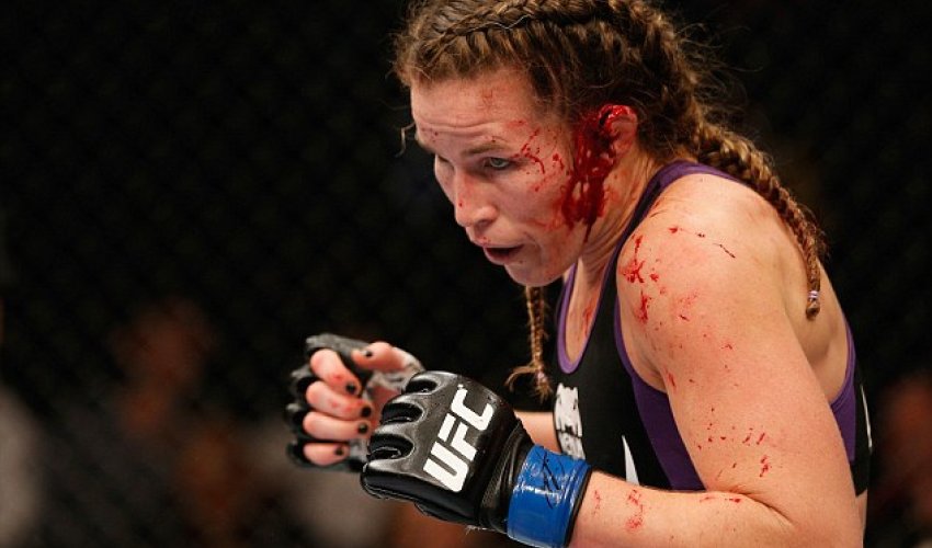 The moment a female UFC fighter’s ear EXPLODES during brutal cage fight - PHOTO+VIDEO