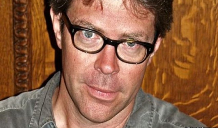 “Kapitalistlər insanları aldadırlar ki, guya kağız kitablar pisdir”