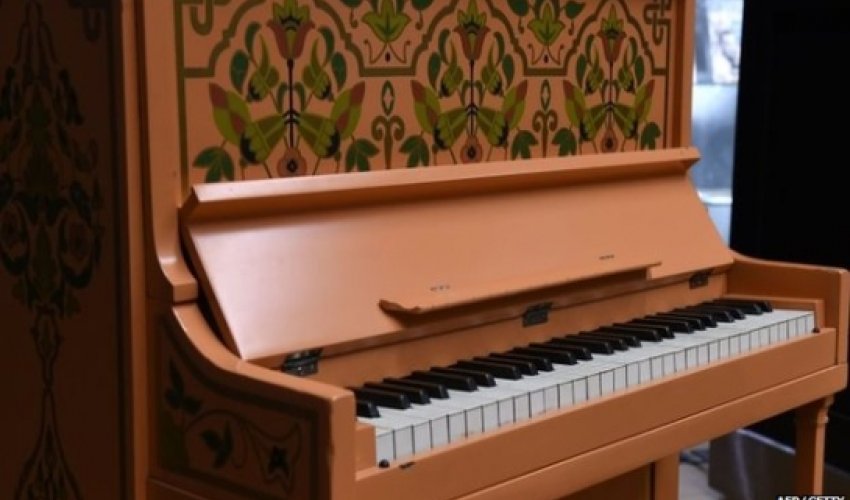 Casablanca piano sells for $2.9m in New York auction