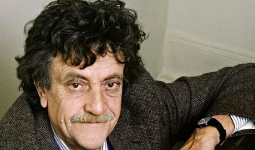 Kurt Vonnequt. GÜLÜMSƏYİN, İNDİ QUŞ ÇIXACAQ. (Hekayə) Kurt Vonnequt. GÜLÜMSƏYİN, İNDİ QUŞ ÇIXACAQ. (Hekayə)