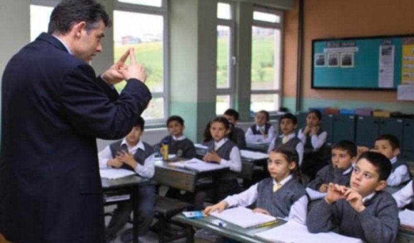 Müəllimlərə şad xəbər: maaşlar iki dəfə artacaq Müəllimlərə şad xəbər: maaşlar iki dəfə artacaq