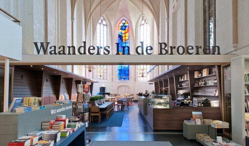 15th Century cathedral is transformed into a book shop - PHOTO 15th Century cathedral is transformed into a book shop - PHOTO