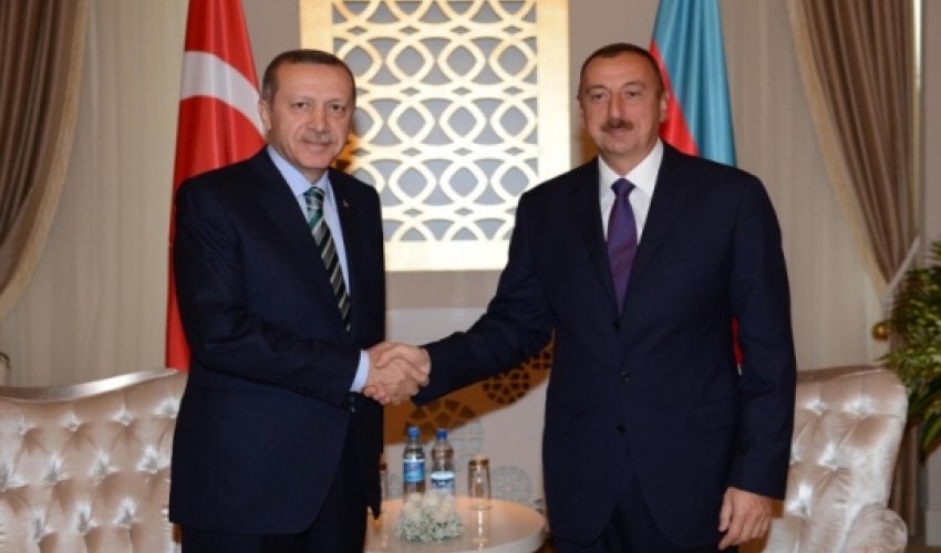 Azerbaijan reduces work permit fee for Turkish citizens