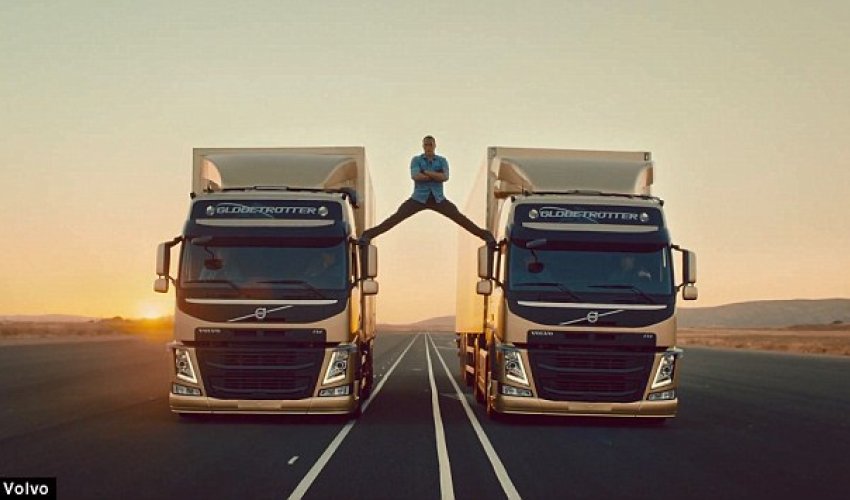 Van Damme performs the splits between two moving trucks - PHOTO+VIDEO Van Damme performs the splits between two moving trucks - PHOTO+VIDEO