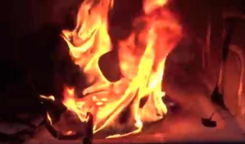 Man creates PS4 ‘artwork’ by melting new console in microwave