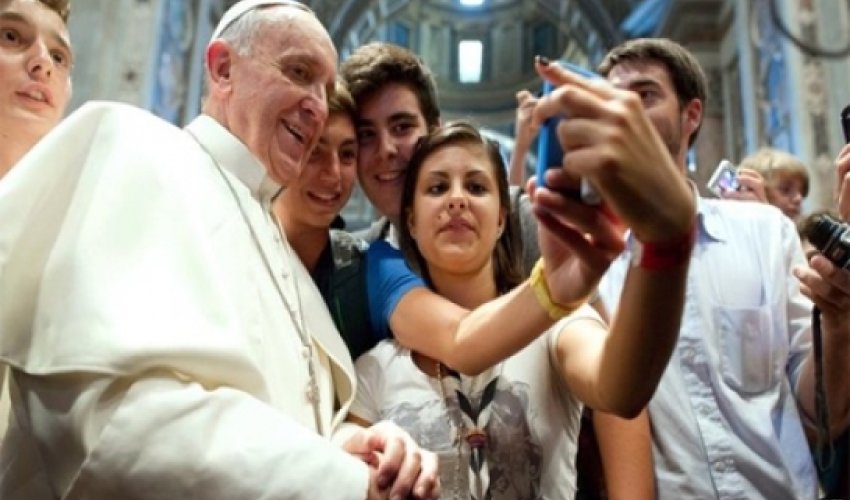 'Selfie' named by Oxford Dictionaries as word of 2013 'Selfie' named by Oxford Dictionaries as word of 2013