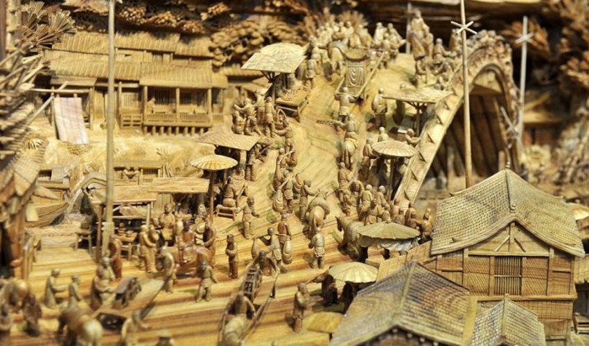 Wood art breaks record for longest carving - PHOTO