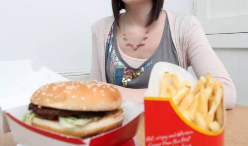 Girl who weighed 4st cured of anorexia by McDonald’s job - PHOTO Girl who weighed 4st cured of anorexia by McDonald’s job - PHOTO