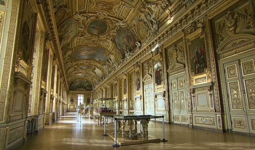 Louvre director Jean-Luc Martinez goes undercover