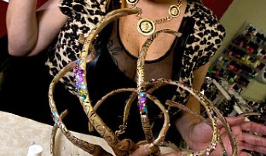 Childminder hasn't cut her talons for eight years - PHOTO Childminder hasn't cut her talons for eight years - PHOTO