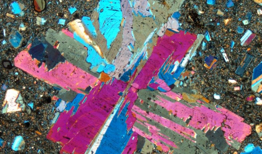 Italian geologist reveals the hidden beauty of beach pebbles - PHOTO Italian geologist reveals the hidden beauty of beach pebbles - PHOTO