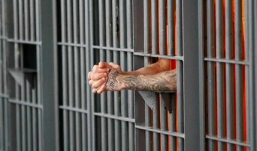 Prisoner needed a dentist...so he broke out of jail Prisoner needed a dentist...so he broke out of jail