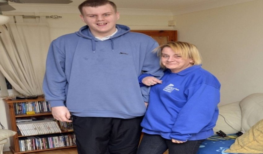 Josh the 6ft 10ins teenager is still growing - PHOTO Josh the 6ft 10ins teenager is still growing - PHOTO