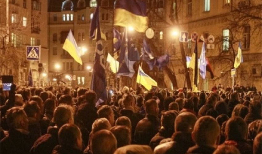 Ukraine unrest: Former presidents back mass protests Ukraine unrest: Former presidents back mass protests