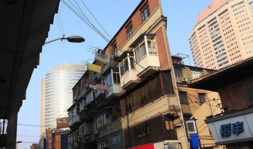 Is this the world's thinnest building? - PHOTO Is this the world's thinnest building? - PHOTO
