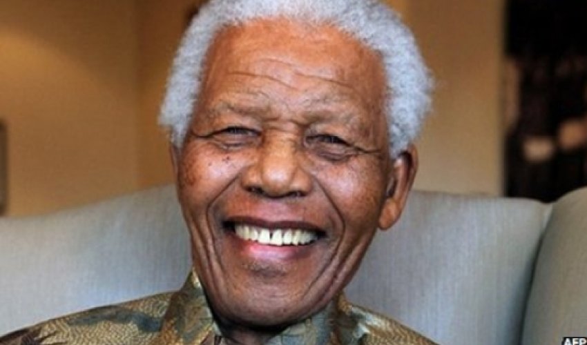 Nelson Mandela in fight from 'deathbed' Nelson Mandela in fight from 'deathbed'
