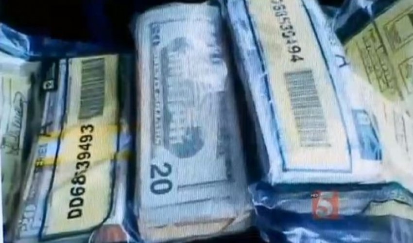 Couple order McDonald’s breakfast, get served bag of cash Couple order McDonald’s breakfast, get served bag of cash