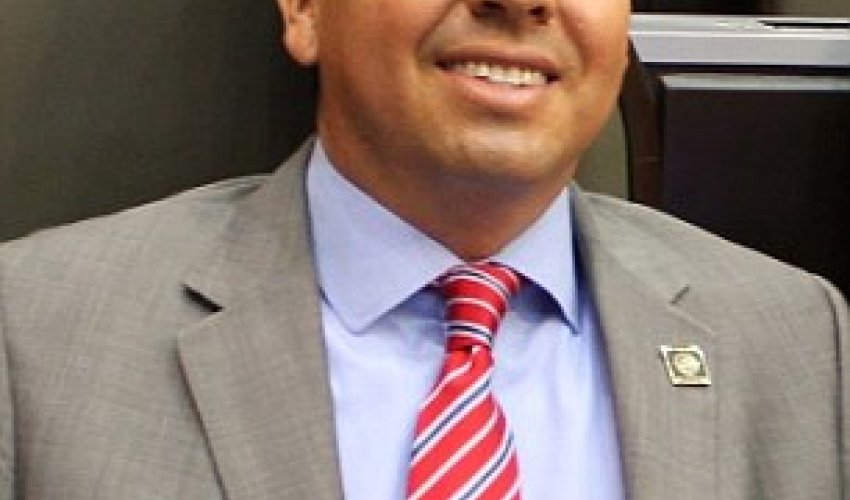 Mexican congressman takes off his clothes in angry protest at historic energy privatization bill - PHOTO Mexican congressman takes off his clothes in angry protest at historic energy privatization bill - PHOTO