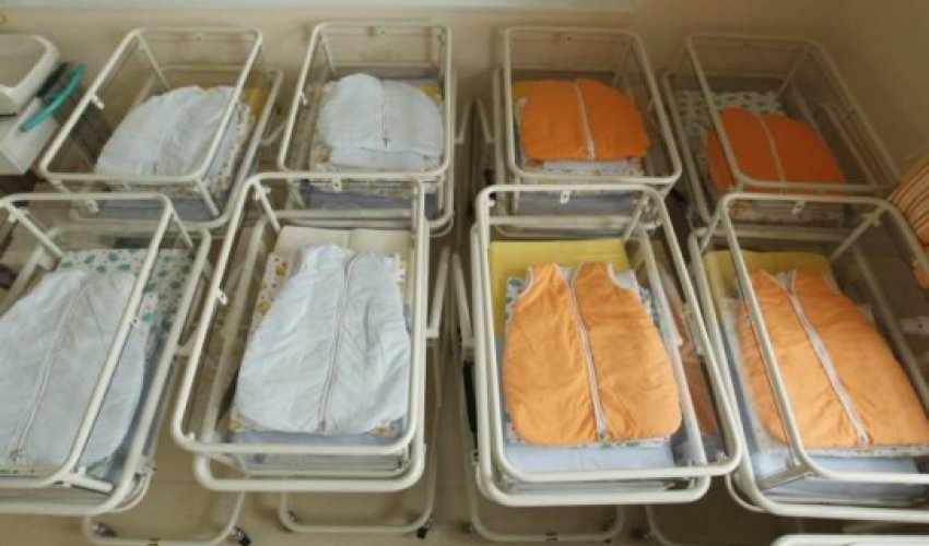 Woman gives birth to 10 stillborn babies in one night Woman gives birth to 10 stillborn babies in one night