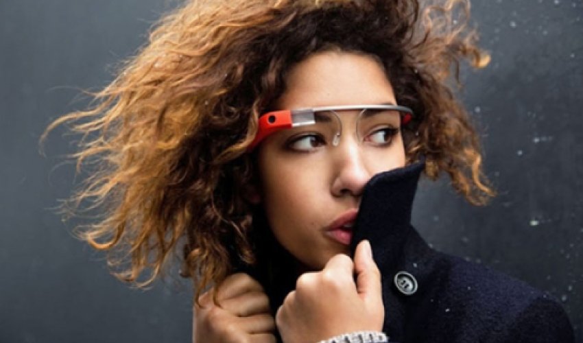 Google Glass takes photos by winking