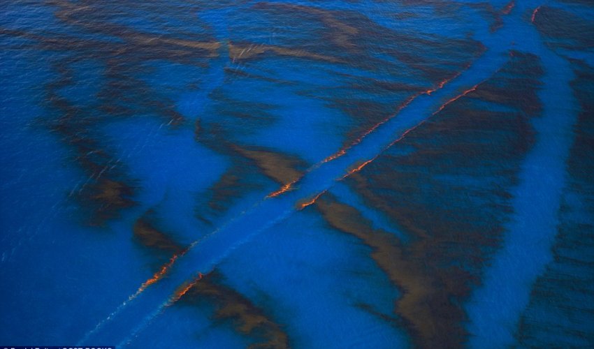 Mesmerising photos show Gulf's 210 million gallon oil spill in 2010 - PHOTO Mesmerising photos show Gulf's 210 million gallon oil spill in 2010 - PHOTO