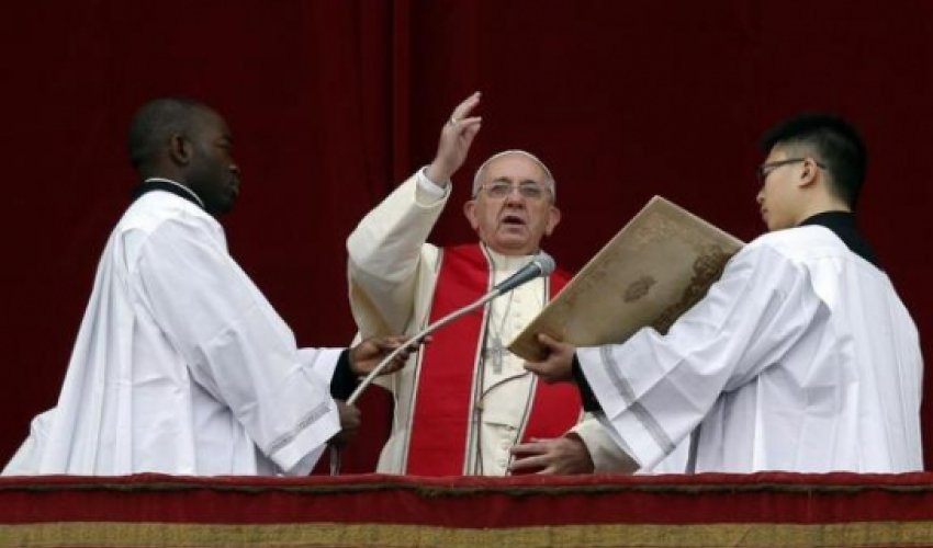 Atheists, work with us for peace, Pope says on Christmas Atheists, work with us for peace, Pope says on Christmas