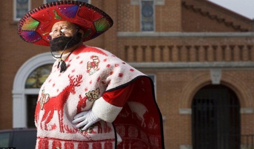 Tex Mex Santa wears a sombrero and swaps reindeer Tex Mex Santa wears a sombrero and swaps reindeer