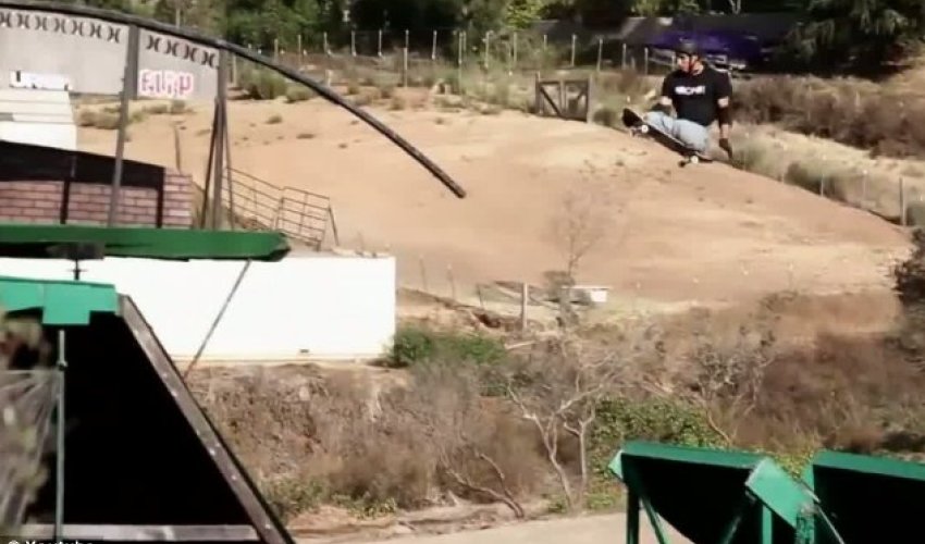 Skateboarder with no legs shows off his incredible repertoire of tricks - PHOTO+VIDEO