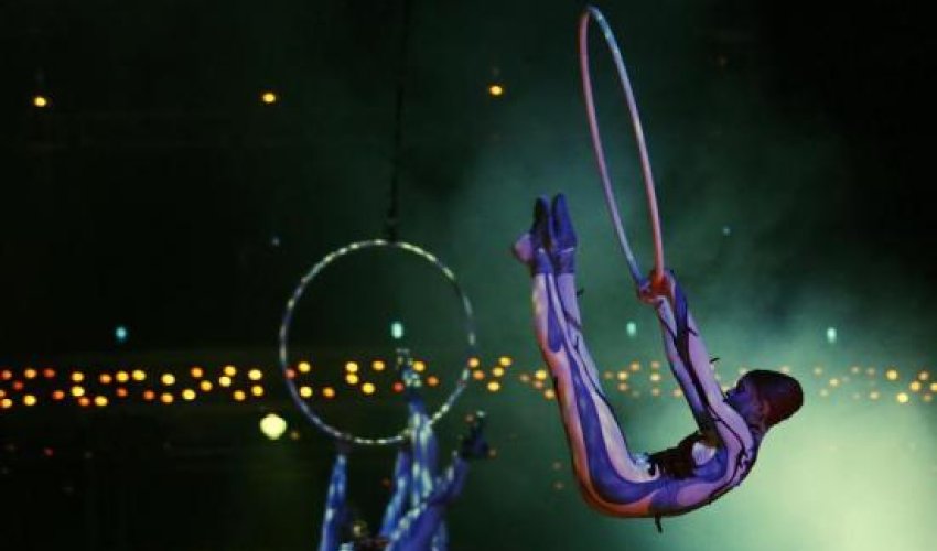 Acrobatic feats - PHOTO