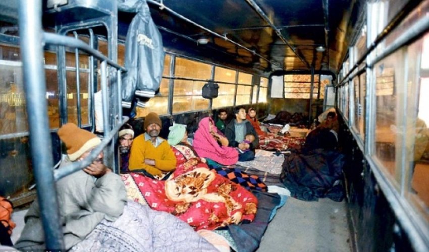 Gvt turns abandoned buses into night shelters for homeless people - PHOTO Gvt turns abandoned buses into night shelters for homeless people - PHOTO